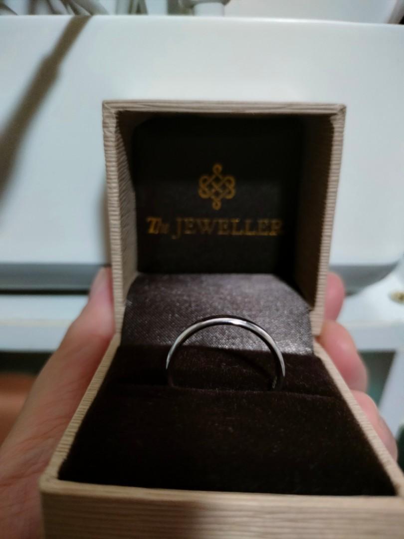 The Jeweller white gold ring (Category: Rings) located in Quezon City. Submitted by bons83 (Listing ID 1148328013, Image 2). Description: Brand- The Jeweller brand new 18k white gold plain, minimalist design marked 750 size 6 1 gram.