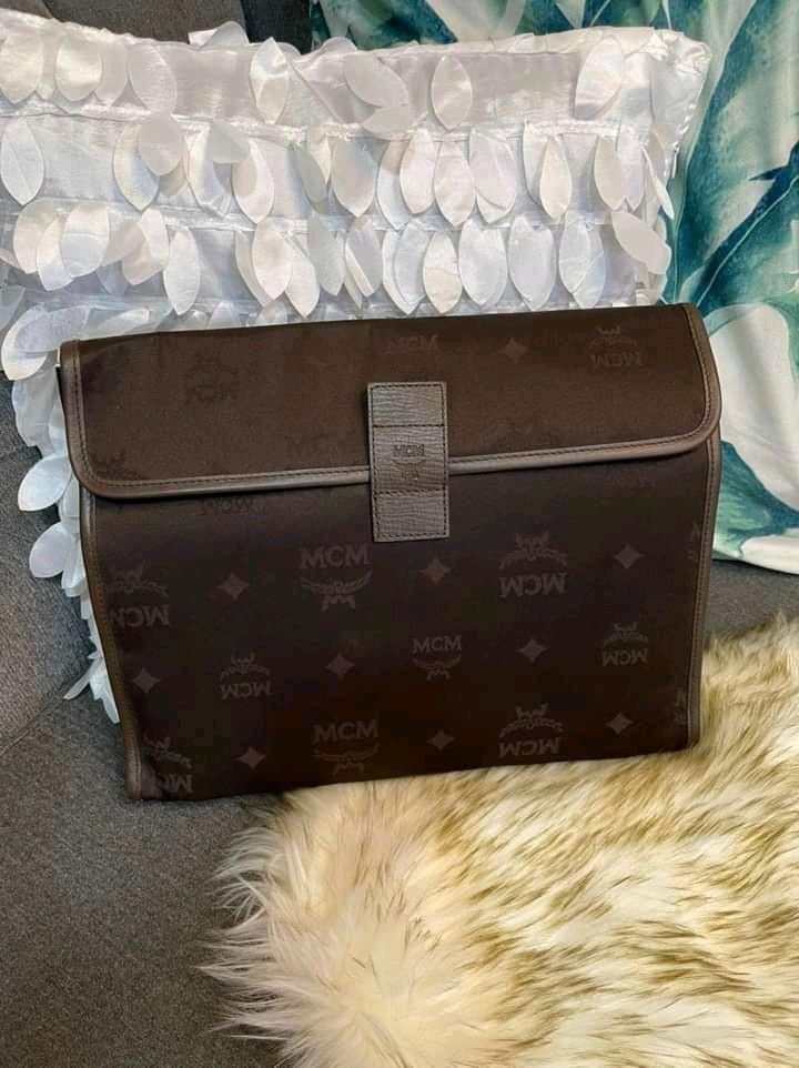 Mcm laptop pouch (Category: Luxury Bags & Wallets) located in Butuan. Submitted by jen_pre (Listing ID 1148278742, Image 2). Description: .