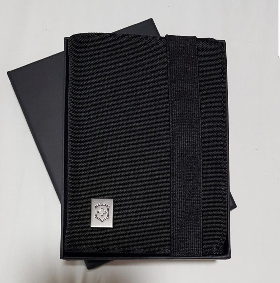NEW Victorinox Passport Holder RFID Protection, Hobbies & Toys, Travel