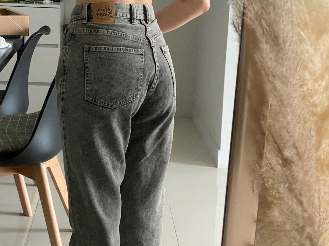 Pull and bear mom jeans, Women's Fashion, Bottoms, Jeans \u0026 Leggings on  Carousell