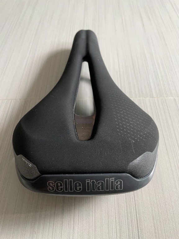 SELLE ITALIA ST5 FLOW SADDLE (L), Sports Equipment, Bicycles & Parts ...