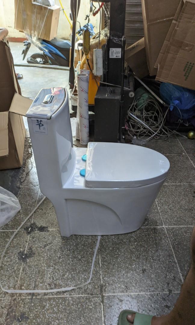 Toilet bowl uleya,gv,rusen, Furniture & Home Living, Bathroom & Kitchen Fixtures on Carousell
