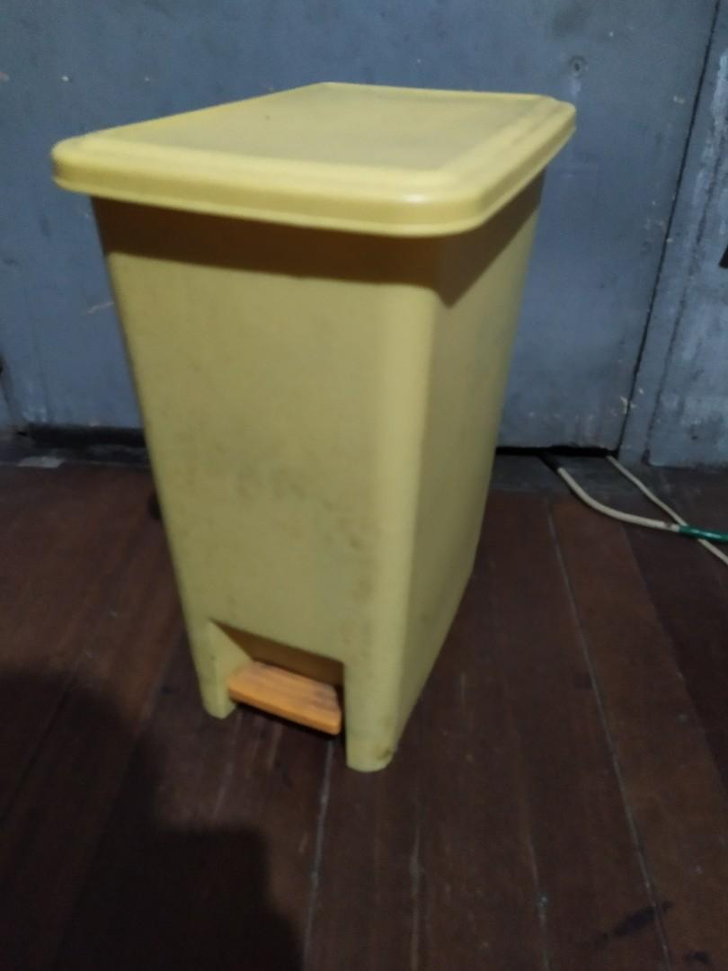 Trash bin foot pedal japan big (Category: Storage Boxes & Baskets) located in Quezon City. Submitted by toys_r_here (Listing ID 1148408502, Image 2). Description: 18x14x9 inches For sale As is po Pa check nlng ng condition sa pics What you see is what you get PM ME FOR MORE QUESTIONS First to pay gets the item ship pwed din Qc area near quezon ave. Payment pwede bdo bpi gcash.