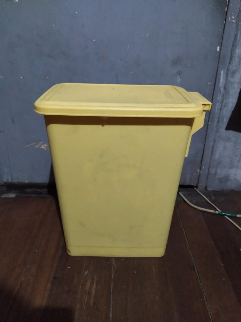 Trash bin foot pedal japan big (Category: Storage Boxes & Baskets) located in Quezon City. Submitted by toys_r_here (Listing ID 1148408502, Image 1). Description: 18x14x9 inches For sale As is po Pa check nlng ng condition sa pics What you see is what you get PM ME FOR MORE QUESTIONS First to pay gets the item ship pwed din Qc area near quezon ave. Payment pwede bdo bpi gcash.