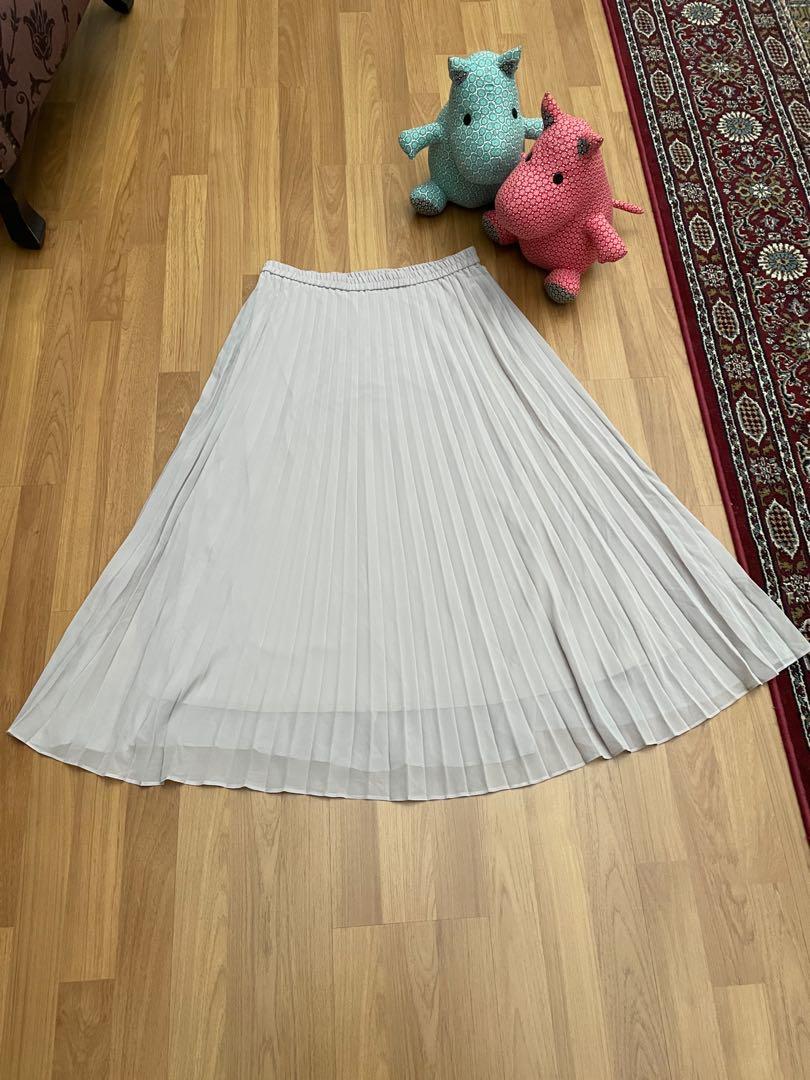 UNIQLO SILVER LIGHT GRAY PLEATED SKIRT XL LENGTH 35 Women s