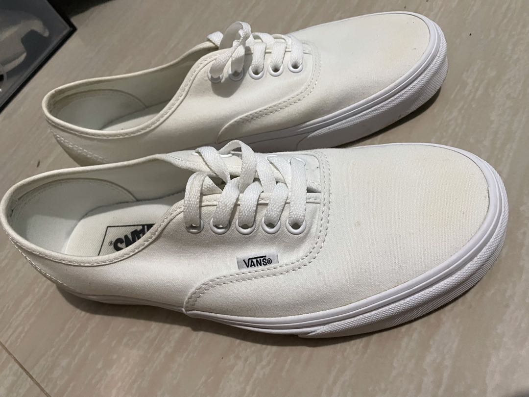 Vans authentic sales triple white