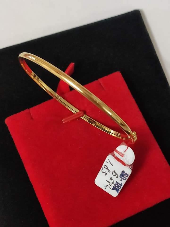 18K Saudi Gold plain bangle (Category: Bracelets) located in Manila. Submitted by bhelgoldseller2ndaccount (Listing ID 1148576910, Image 2). Description: 18K Saudi golds bangle Real golds/Nasasanla Best investment/ideal gifts With high appraisal rates 👉Open for Resellers🖐️ 💯Legit Seller If doubt please check legitimacy corner ✅Sold per grams not per piece kya lowest price mga Suki ✅ with.grammings proof b4 ship ✅ Available for Lay away and Cas