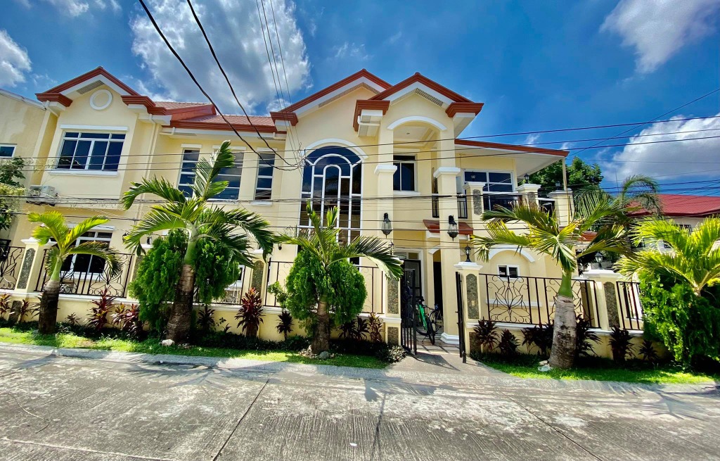 9 BEDROOMS FULLY FURNISHED HOUSE FOR RENT IN ANUNAS, ANGELES CITY PAMPANGA NEAR CLARK