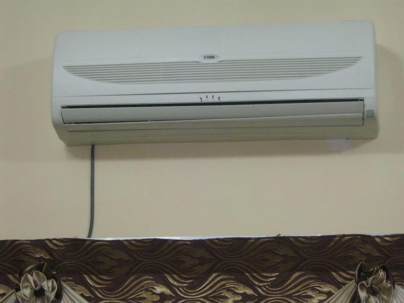 Aircond York 1.0HP YWM10G, TV & Home Appliances, Kitchen Appliances, Refrigerators & Freezers