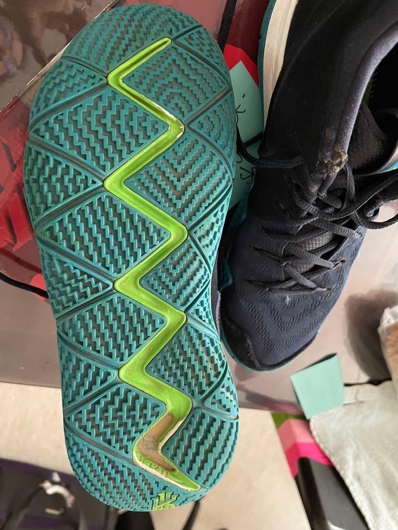 Nike kyrie 4 size 9 on sale