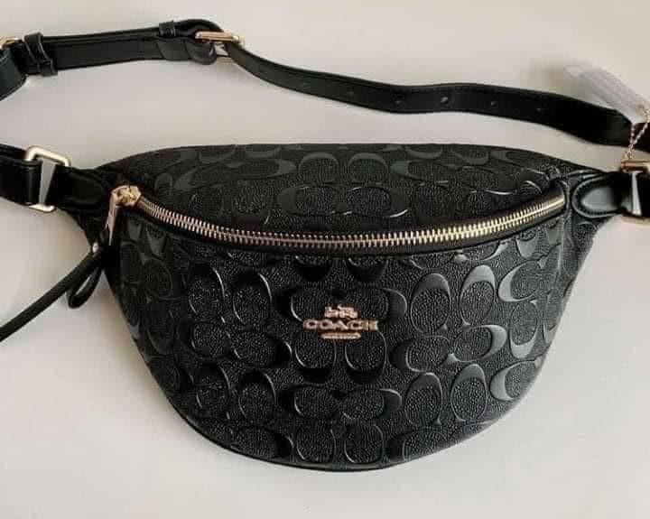 Coach belt bag (Category: Luxury Bags & Wallets) located in Santa Cruz. Submitted by janelovebagswatchesshoesph (Listing ID 1148506169, Image 1). Description: complete inclusion.
