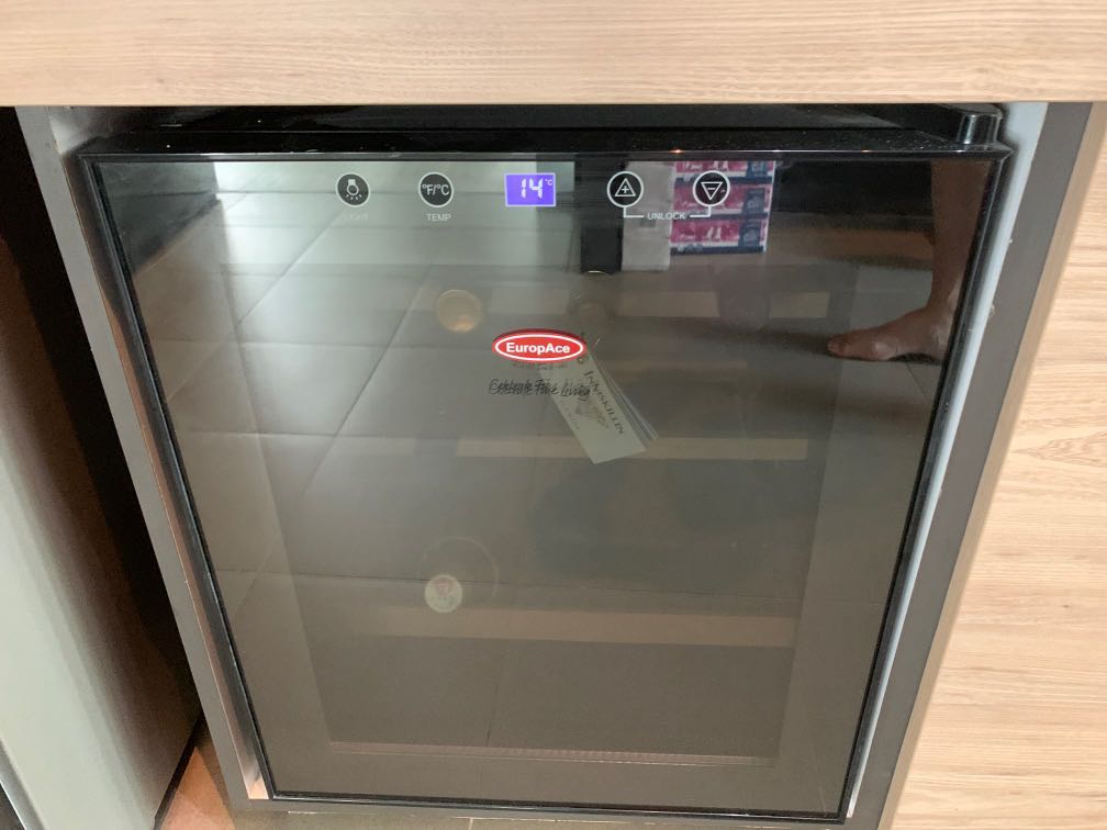 EuropAce EWC152 15Bottle Single Zone Wine Cooler, TV & Home Appliances