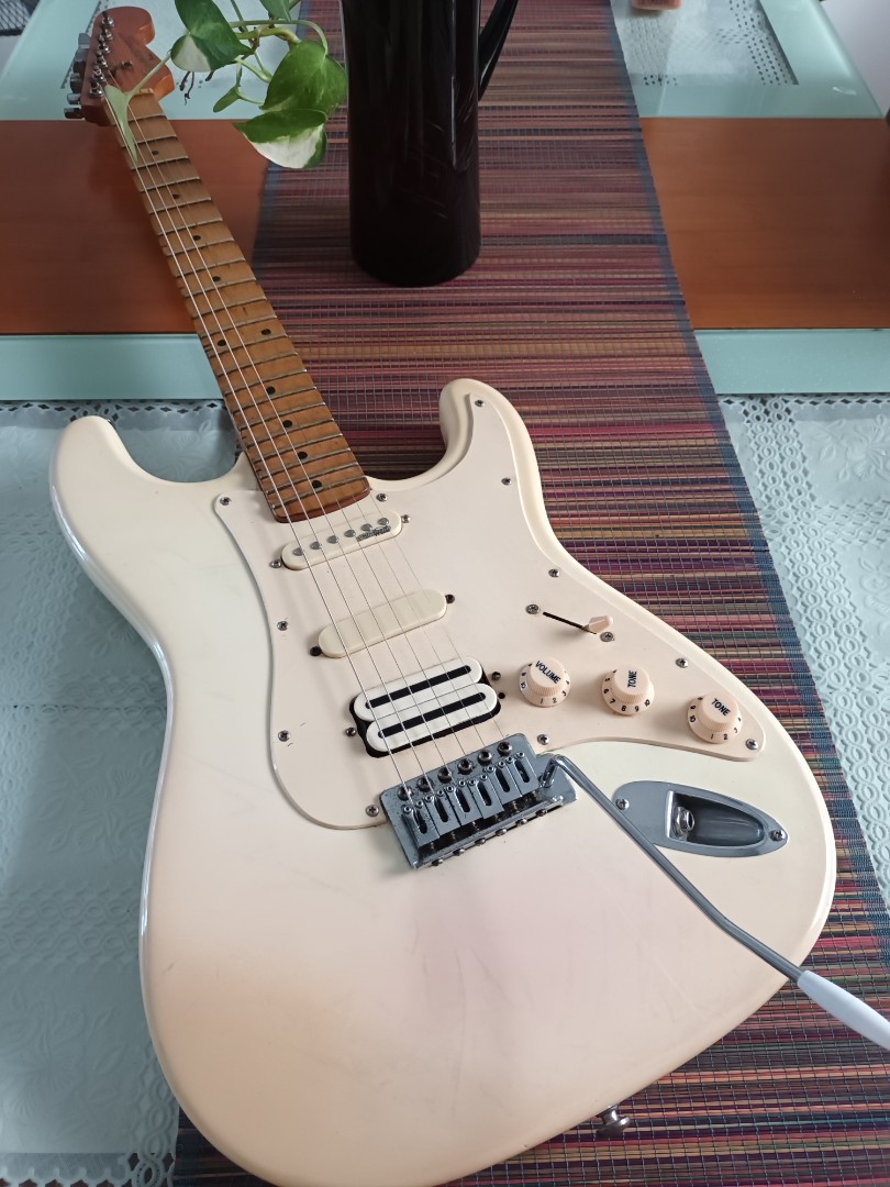 Fender Squire II Made in Korea Stratocaster electric guitar natural