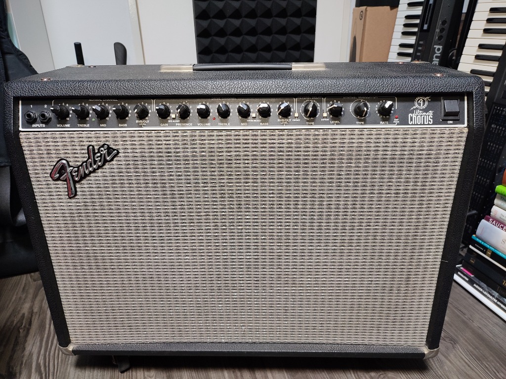 Fender ultimate chorus guitar amp cheap