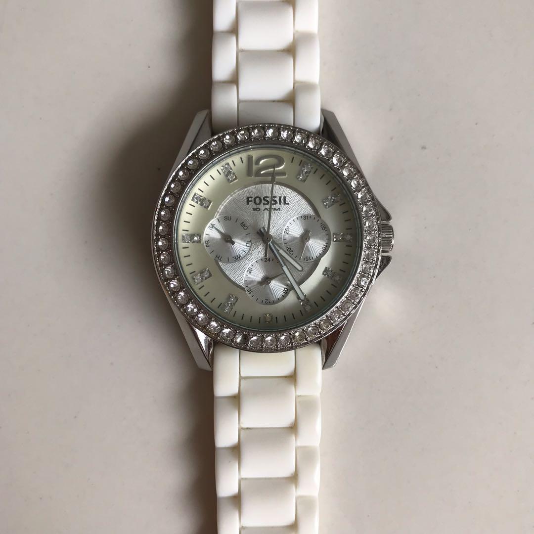 White fossil watch outlet with diamonds