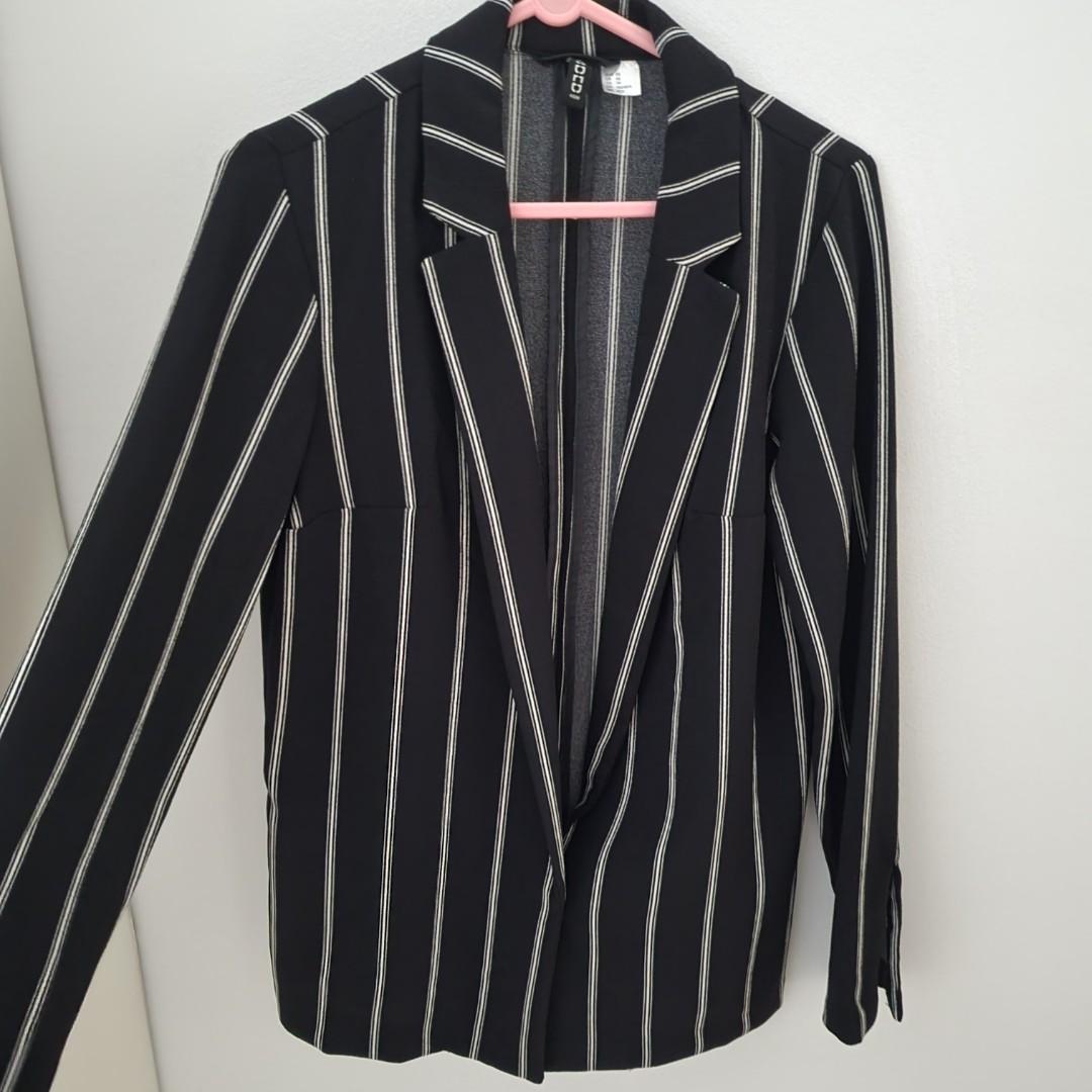 H M Divided Loose fit black white striped blazer