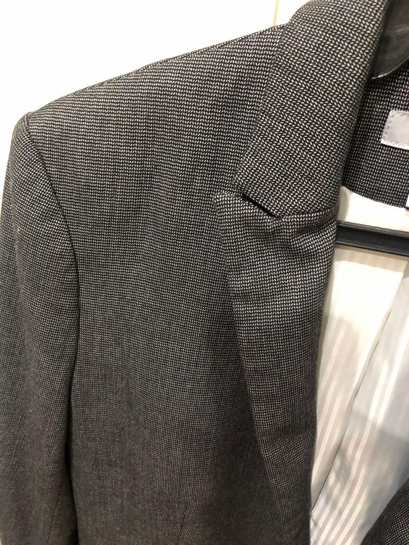 H&M Gray Blazer (Category: Coats, Jackets and Outerwear) located in Quezon City. Submitted by aacrl (Listing ID 1148606479, Image 2). Description: Size 34 In very good condition Rarely worn Bought for 1,690.