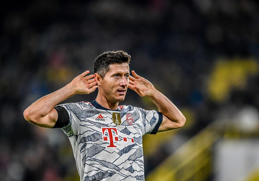 Bayern munich on sale white kit
