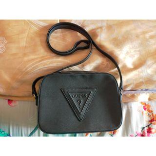 PRELOVED 🌜 Guess Black Sling Bag