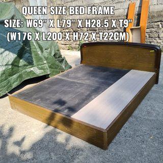 QUEEN SIZE BED FRAME WITH 2 PULL-OUT DRAWERS (AS-IS)