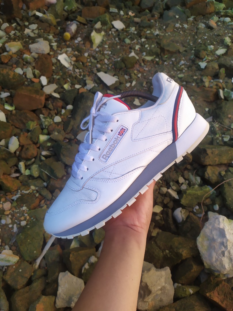 Reebok classic leather Fesyen Pria Sepatu Sneakers di Carousell