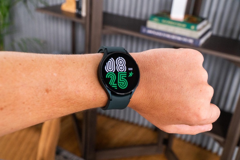 Samsung galaxy watch4 44mm bt green clearance