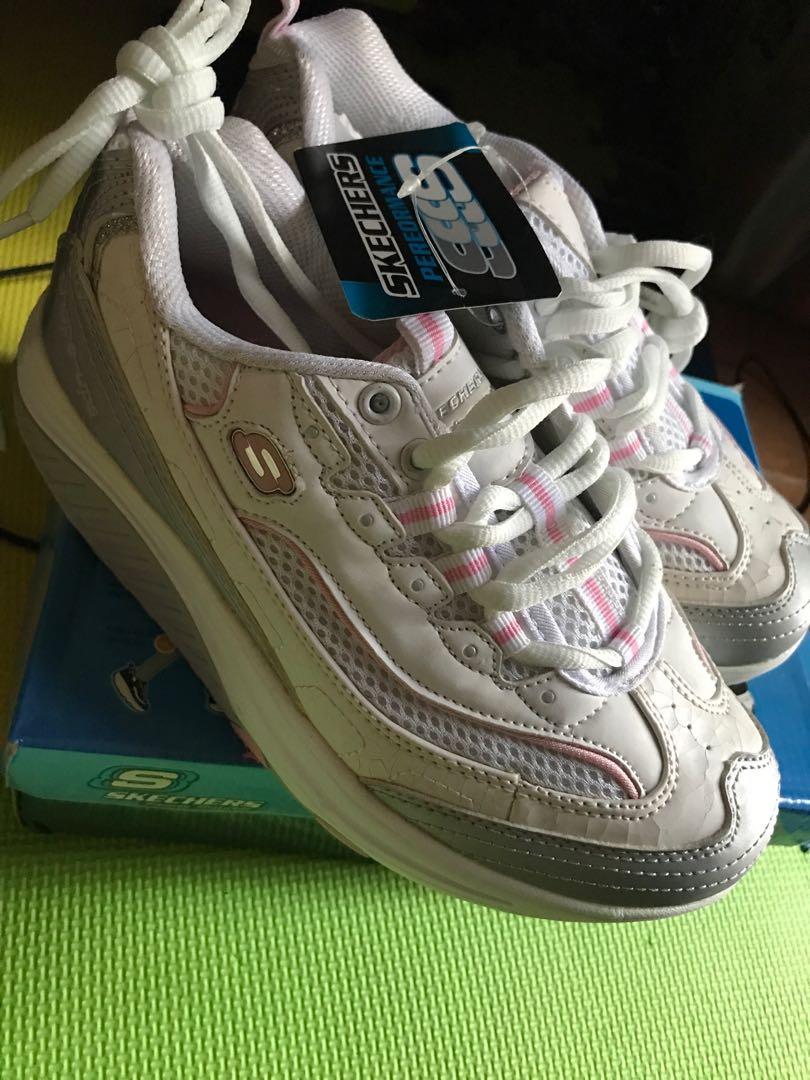 SKECHERS SHAPE-UPS SIZE 37 (Category: Sneakers) located in Pasig City. Submitted by classica2 (Listing ID 1148455712, Image 3). Description: Brand new never worn just kept. Size 37 White/Pink Designed to promote weight loss, tone muscles & improve posture.