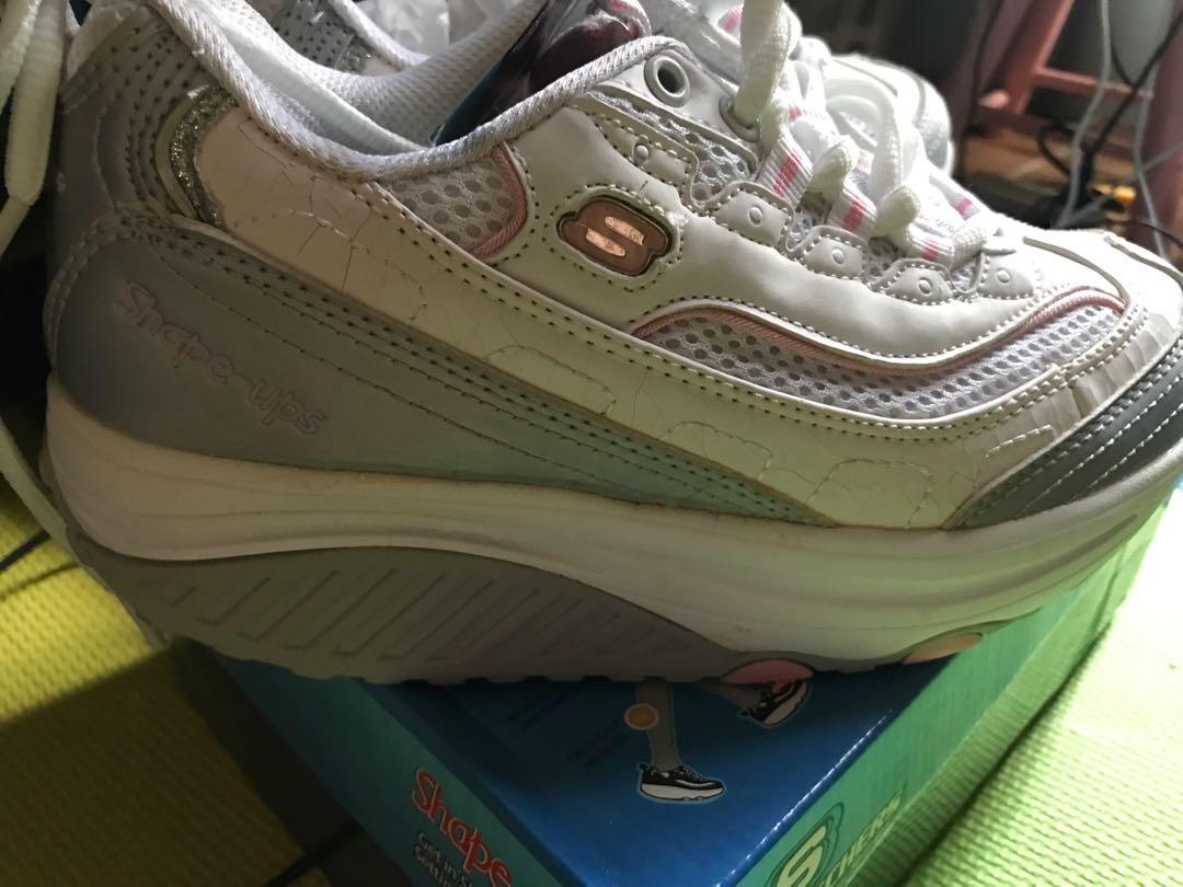 SKECHERS SHAPE-UPS SIZE 37 (Category: Sneakers) located in Pasig City. Submitted by classica2 (Listing ID 1148455712, Image 1). Description: Brand new never worn just kept. Size 37 White/Pink Designed to promote weight loss, tone muscles & improve posture.