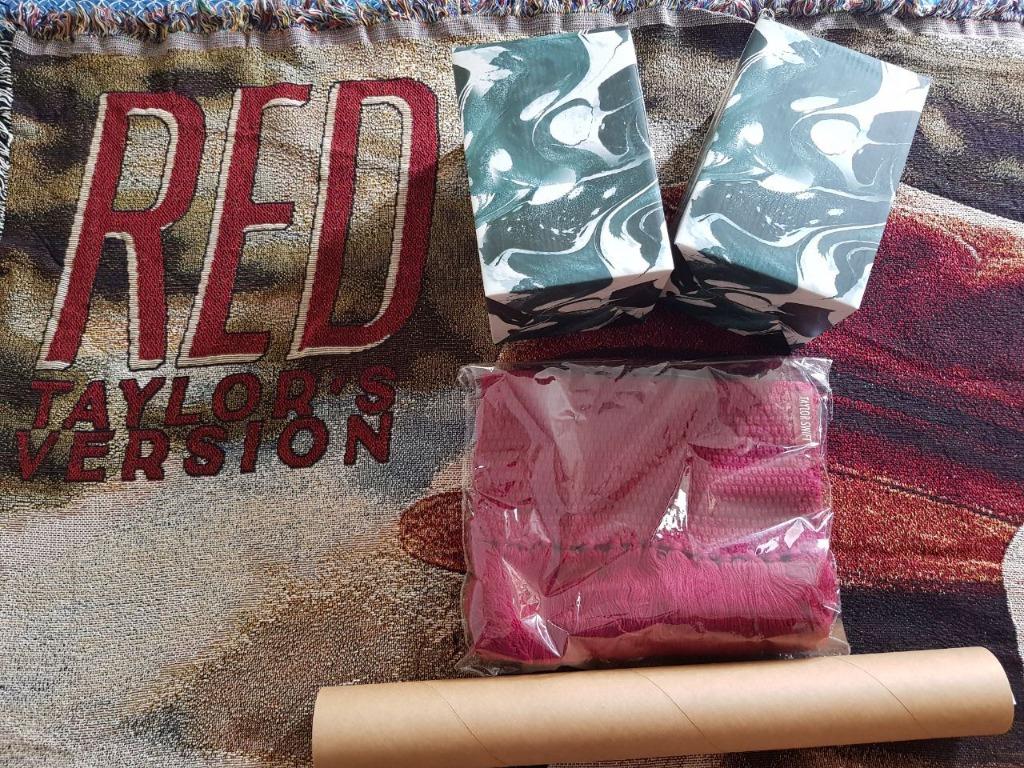 Taylor Swift Red Album Cover Lenticular Poster, Hobbies & Toys