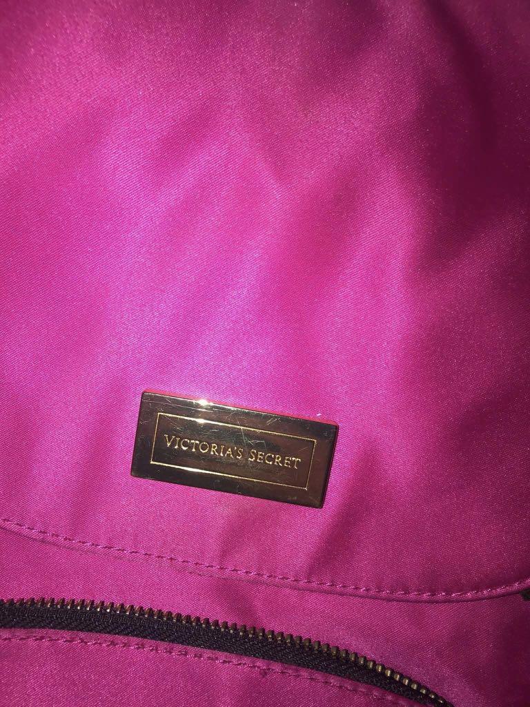 VICTORIA SECRET BACKPACK PRELOVED ORIGINAL (Category: Backpacks) located in Quezon City. Submitted by wavedra (Listing ID 1148603130, Image 2). Description: PRELOVED ORIGINAL/AUTHENTIC NO ISSUE.