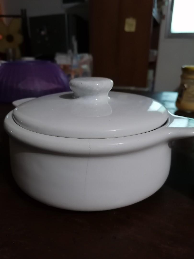 Vintage Ceramic Crockpot (Category: Cookware & Accessories) located in Caloocan City. Submitted by declutterstn (Listing ID 1148629373, Image 2). Description: Makapal pero Merong hairline n lamat. Overall maganda p naman.😊.