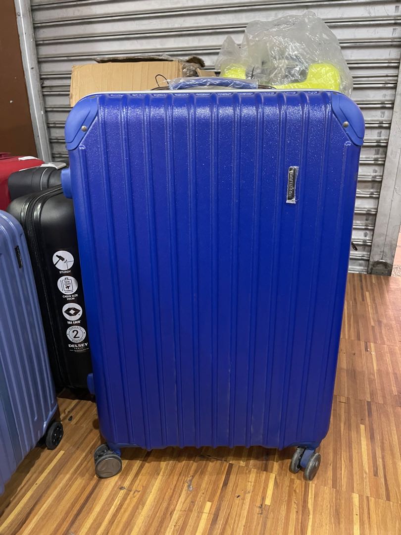 WORLD TRAVELLER LUGGAGE LARGE, Hobbies & Toys, Travel, Luggage on Carousell