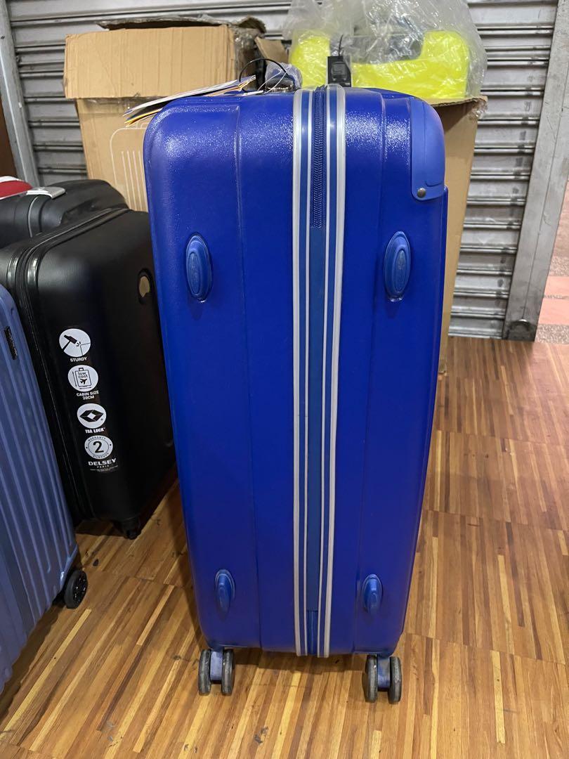 WORLD TRAVELLER LUGGAGE LARGE, Hobbies & Toys, Travel, Luggage on Carousell