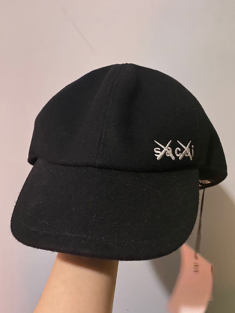 全新Sacai x Kaws Melton Cap (包順豐唔講價), 男裝, 手錶及配件, 棒球