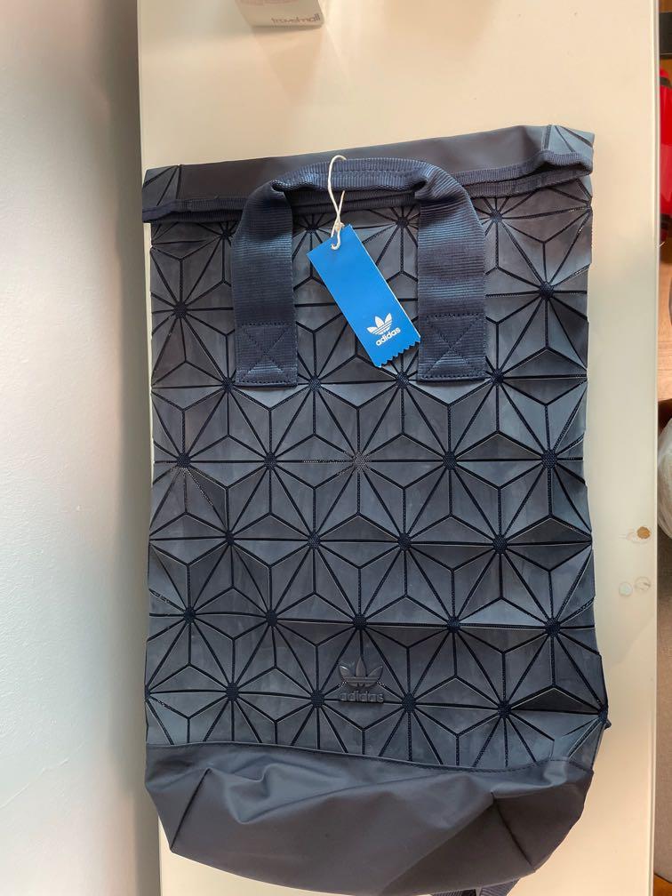 cinta Calendario Autorizar Adidas BP Roll Top 3D Bag, Women's Fashion, Bags & Wallets, Backpacks on  Carousell