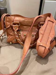(Category: ) located in . Submitted by lady_farah (Listing ID 1148738121, Image 1). Description: .