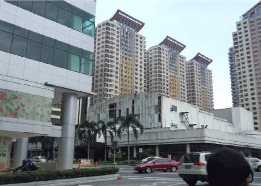 Bank foreclosed, Condominium, Manhattan Residences, Center