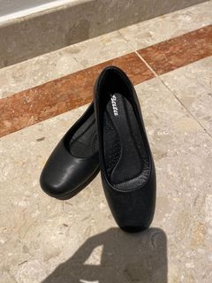 Black Flats shoes slip on plain USED 