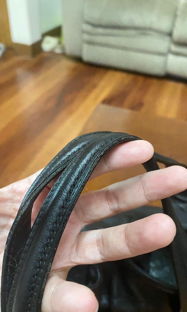 Bvlgari tote twist (Category: Luxury Bags & Wallets) located in Manila. Submitted by frhazel (Listing ID 1148638256, Image 3). Description: .