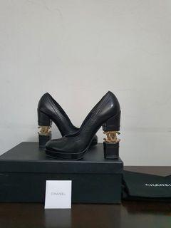 Chanel leather block heel Escarpin CC pumps