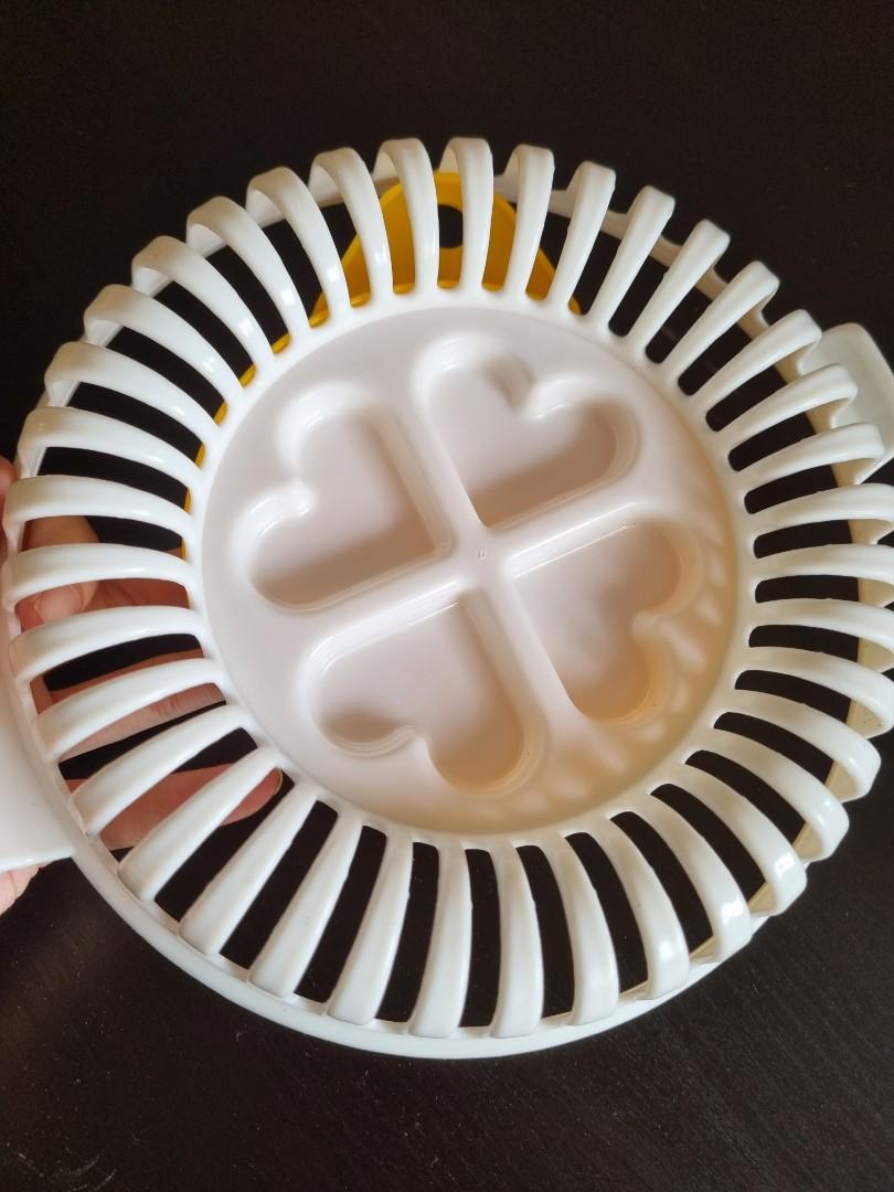 Chips maker (Category: Other Kitchen Appliances) located in Singapore. Submitted by tiny_mango (Listing ID 1148731368, Image 2). Description: 🐋 To make potato chips, can cut and display 🐋 For microwave 🐋 PM to nego.