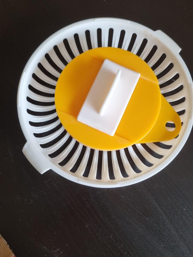 Chips maker (Category: Other Kitchen Appliances) located in Singapore. Submitted by tiny_mango (Listing ID 1148731368, Image 3). Description: 🐋 To make potato chips, can cut and display 🐋 For microwave 🐋 PM to nego.
