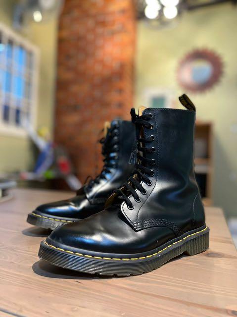 Dr martens aw004 zara hot sale