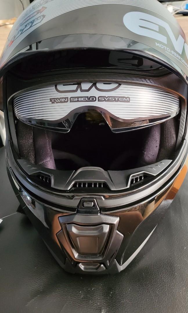 Evo Helmet [Medium], Motorbikes, Motorbike Parts & Accessories, Helmets