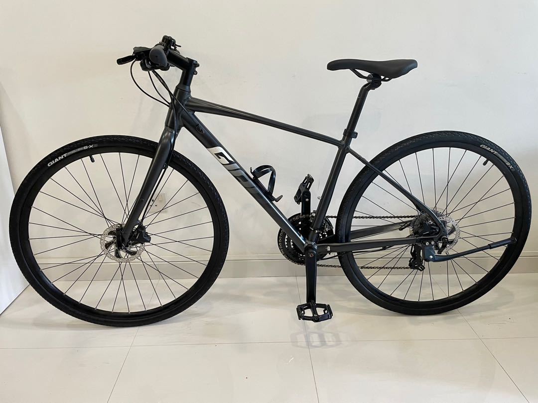 Giant escape 1 disc hybrid bike deals 2020