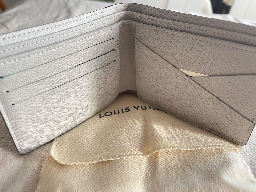 Louis Vuitton LV Multiple wallet Antartica White Leather ref.229041 - Joli  Closet