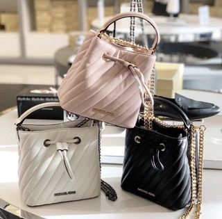 (Category: ) located in . Submitted by lookingclosetshop (Listing ID 1148837522, Image 1). Description: .