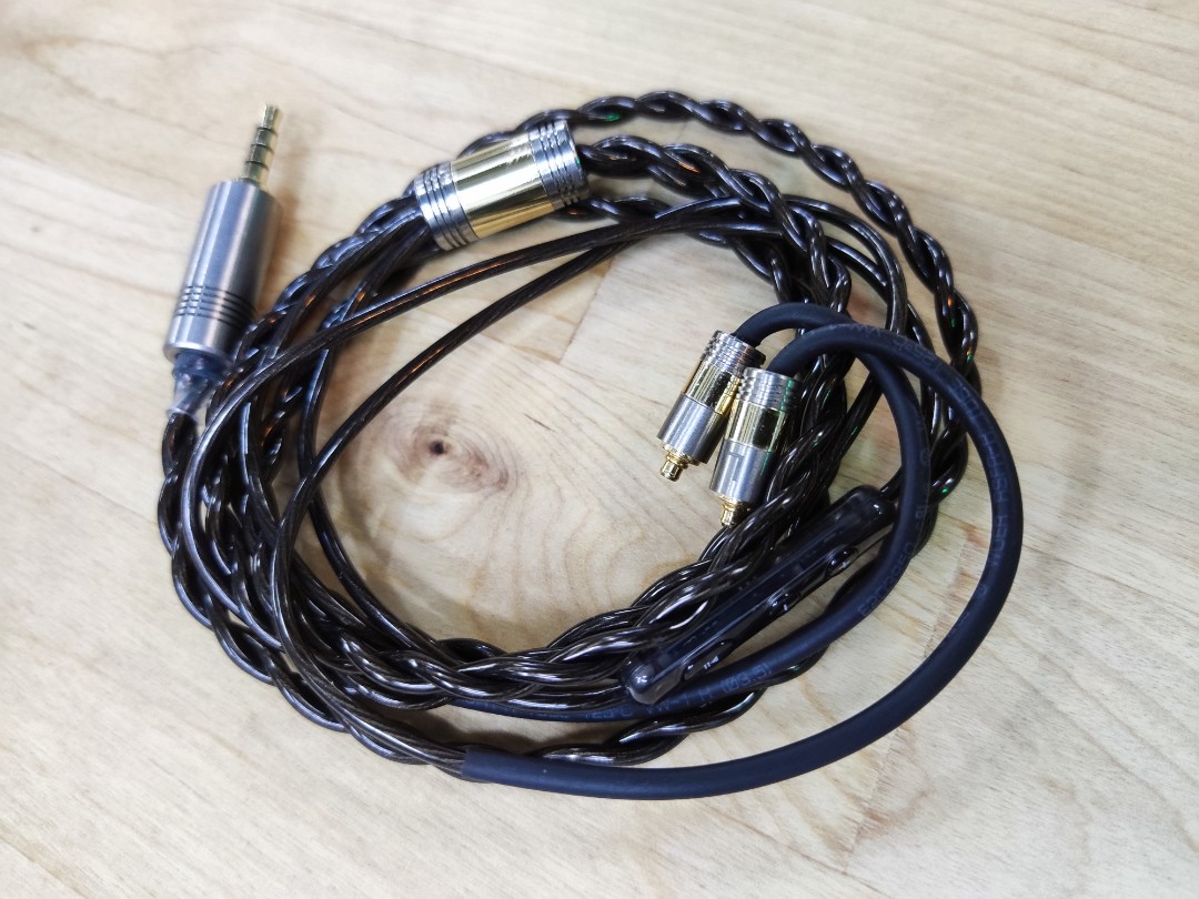 MMCX iem connection to 3.5mm adapter with microphone and controls cable