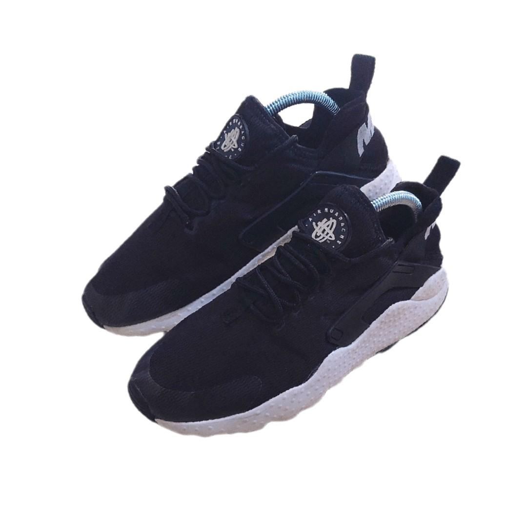 Nike Air Huarache, Fesyen Pria, Sepatu Sneakers di Carousell