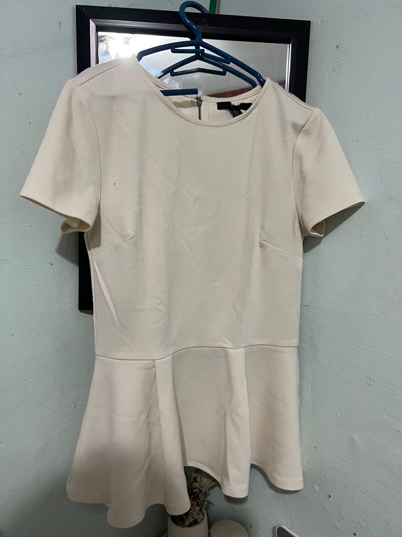 Peplum Top (Category: Blouses) located in Muntinlupa City. Submitted by _ccallan2 (Listing ID 1148829634, Image 1). Description: Peplum top that goes all the way below your waist. Best worn under leggings and can definitely be worn to work. Fits small to medium frame..